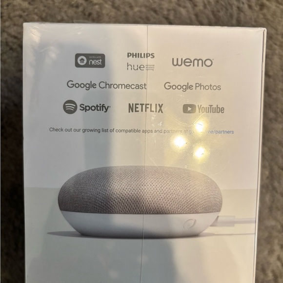 Google home mini NEW - Picture 2 of 2